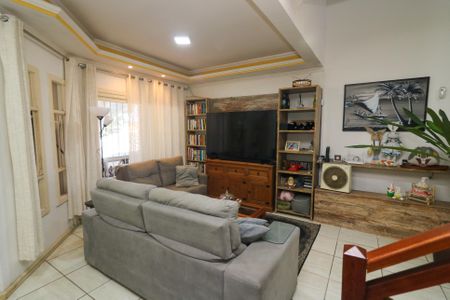 Sala de casa à venda com 4 quartos, 182m² em Espírito Santo, Porto Alegre