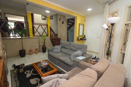Sala de casa à venda com 4 quartos, 182m² em Espírito Santo, Porto Alegre