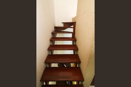 Casa à venda com 182m², 4 quartos e 4 vagasEscada