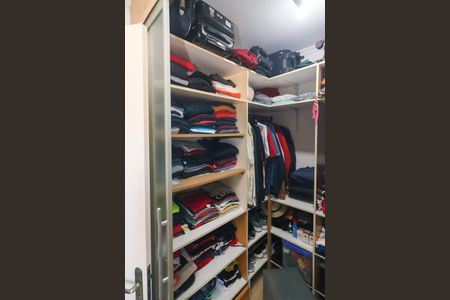 Casa à venda com 182m², 4 quartos e 4 vagasCloset da suíte 1