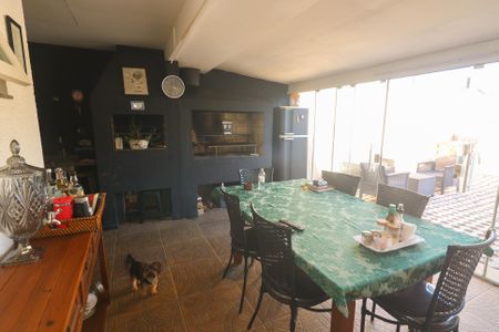 Casa à venda com 182m², 4 quartos e 4 vagasVaranda