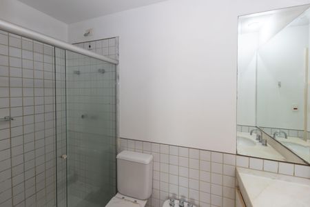 Casa de condomínio para alugar com 247m², 3 quartos e 2 vagas Casa de condomínio para alugar com 247m², 3 quartos e 2 vagasBanheiro da Suíte 1