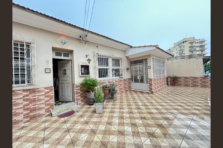 Casa à venda com 121m², 4 quartos e 3 vagasFachada