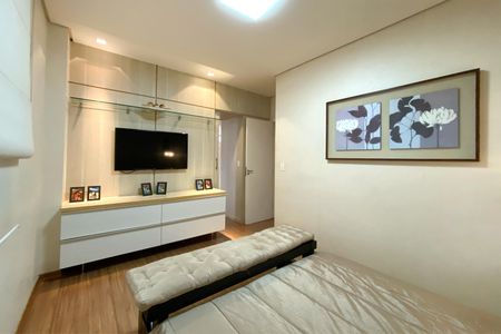 Apartamento à venda com 230m², 4 quartos e 4 vagas Apartamento à venda com 230m², 4 quartos e 4 vagasSuite 1