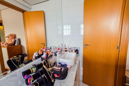 Apartamento à venda com 48m², 2 quartos e 2 vagasBanheiro da Suíte 2