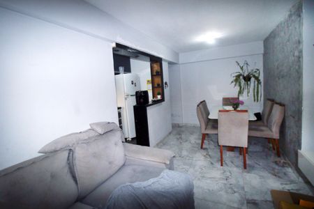 Sala de apartamento à venda com 2 quartos, 45m² em Olaria, Rio de Janeiro