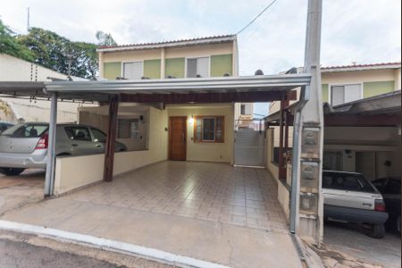 Casa de condomínio à venda com 135m², 3 quartos e 2 vagas Casa de condomínio à venda com 135m², 3 quartos e 2 vagasFachada