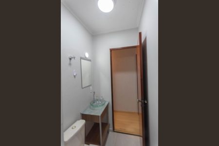 Casa de condomínio à venda com 135m², 3 quartos e 2 vagas Casa de condomínio à venda com 135m², 3 quartos e 2 vagasBanheiro