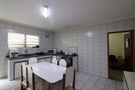 Casa à venda com 300m², 5 quartos e 2 vagasCozinha 
