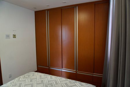 Suíte de apartamento à venda com 2 quartos, 75m² em Vila Paris, Belo Horizonte