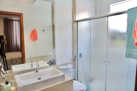 Apartamento à venda com 75m², 2 quartos e 1 vagaSuíte - Banheiro