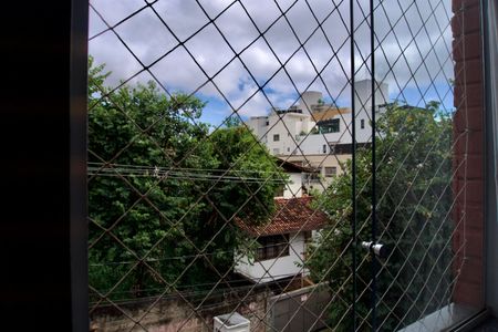 Apartamento à venda com 75m², 2 quartos e 1 vagaSala - Janela