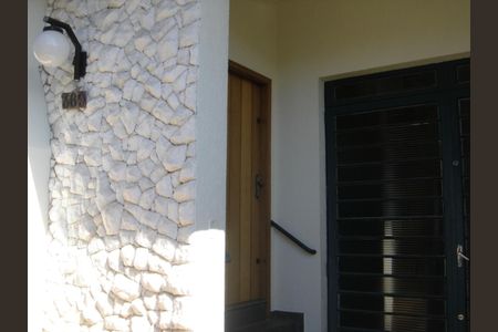 Casa à venda com 400m², 3 quartos e 6 vagasFoto 02