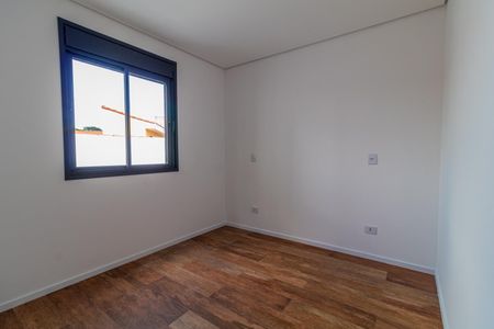 Janela com vista para o telhado de uma casa. de casa à venda com 6 quartos, 110m² em Jardim Cidalia, São Paulo