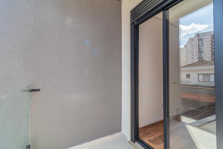 Casa à venda com 110m², 6 quartos e 2 vagasPátio com vista para a cidade, com janelas grandes e iluminação natural.