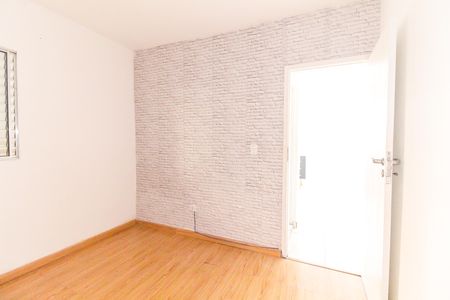 Quarto de casa para alugar com 1 quarto, 45m² em Vila Carmosina, São Paulo