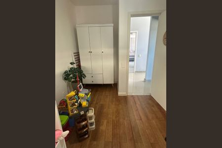 Casa de condomínio à venda com 352m², 4 quartos e 4 vagas Casa de condomínio à venda com 352m², 4 quartos e 4 vagasQuarto
