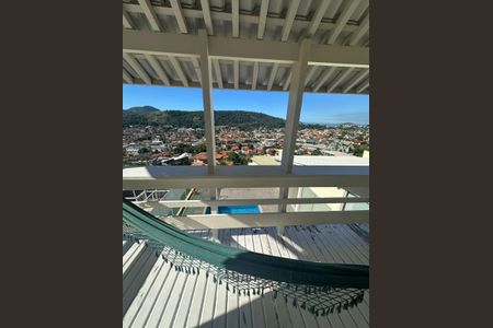 Casa de condomínio à venda com 352m², 4 quartos e 4 vagas Casa de condomínio à venda com 352m², 4 quartos e 4 vagasVaranda