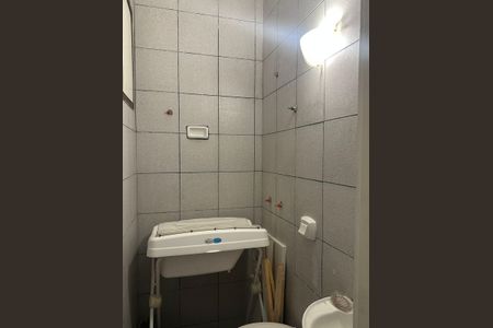 Casa de condomínio à venda com 352m², 4 quartos e 4 vagas Casa de condomínio à venda com 352m², 4 quartos e 4 vagasLavabo