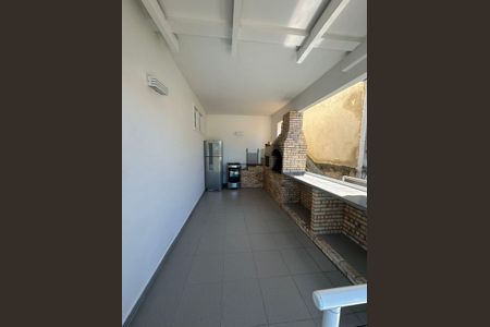 Casa de condomínio à venda com 352m², 4 quartos e 4 vagas Casa de condomínio à venda com 352m², 4 quartos e 4 vagasÁrea externa