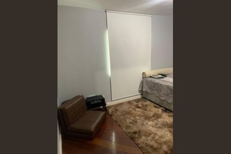 Casa de condomínio à venda com 352m², 4 quartos e 4 vagas Casa de condomínio à venda com 352m², 4 quartos e 4 vagasQuarto