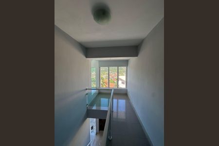 Casa de condomínio à venda com 352m², 4 quartos e 4 vagas Casa de condomínio à venda com 352m², 4 quartos e 4 vagasCorredor