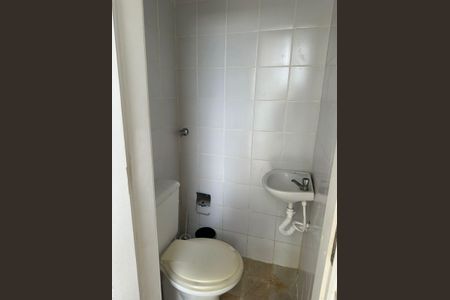 Casa de condomínio à venda com 352m², 4 quartos e 4 vagas Casa de condomínio à venda com 352m², 4 quartos e 4 vagasLavabo