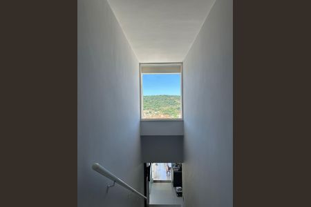 Escada de casa de condomínio à venda com 4 quartos, 352m² em Piratininga, Niterói