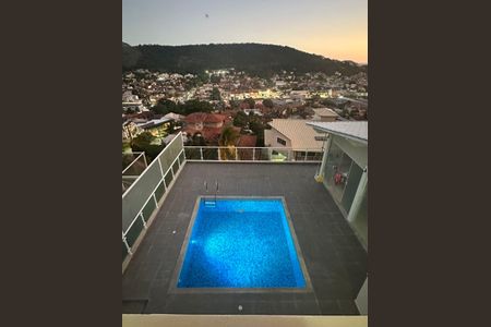 Casa de condomínio à venda com 352m², 4 quartos e 4 vagas Casa de condomínio à venda com 352m², 4 quartos e 4 vagasVaranda