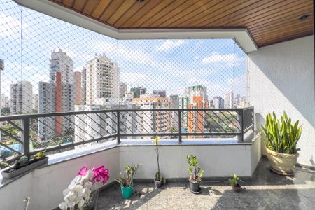 Apartamento à venda com 206m², 4 quartos e 3 vagasVaranda