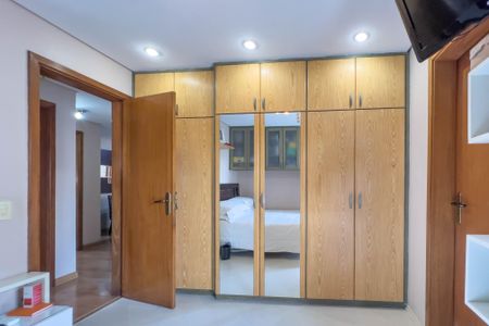 Apartamento à venda com 206m², 4 quartos e 3 vagasQuarto 2