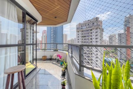 Apartamento à venda com 206m², 4 quartos e 3 vagasVaranda