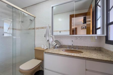 Apartamento à venda com 206m², 4 quartos e 3 vagasBanheiro do quarto 2