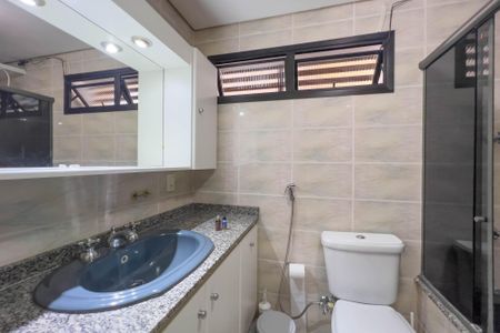 Apartamento à venda com 206m², 4 quartos e 3 vagasBanheiro do quarto 1