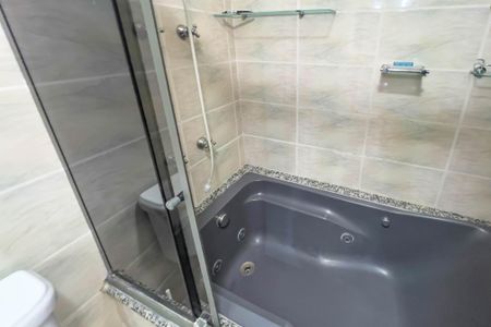 Apartamento à venda com 206m², 4 quartos e 3 vagasBanheiro do quarto 1