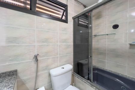 Apartamento à venda com 206m², 4 quartos e 3 vagasBanheiro do quarto 1