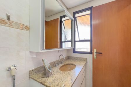 Apartamento à venda com 206m², 4 quartos e 3 vagasBanheiro do quarto 2