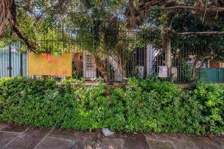 Casa à venda com 120m², 3 quartos e 4 vagas Casa à venda com 120m², 3 quartos e 4 vagasFachada