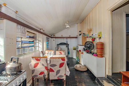 Casa à venda com 120m², 3 quartos e 4 vagas Casa à venda com 120m², 3 quartos e 4 vagasCozinha