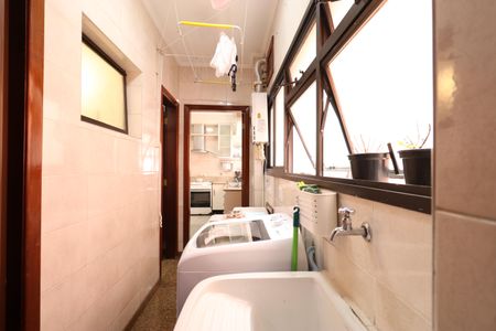 Apartamento à venda com 180m², 4 quartos e 3 vagasÁrea, banheiro e quarto de Serviço