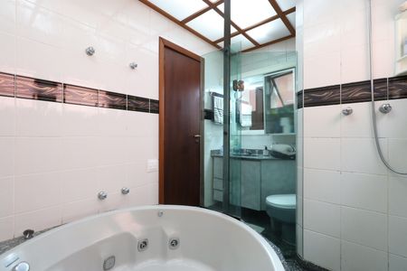 Apartamento à venda com 180m², 4 quartos e 3 vagasBanheiro da Suíte 2