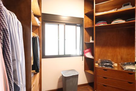 Apartamento à venda com 180m², 4 quartos e 3 vagasCloset 