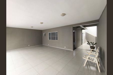 Casa à venda com 191m², 3 quartos e 3 vagasGaragem