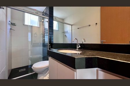 Apartamento à venda com 66m², 2 quartos e 2 vagasbanho