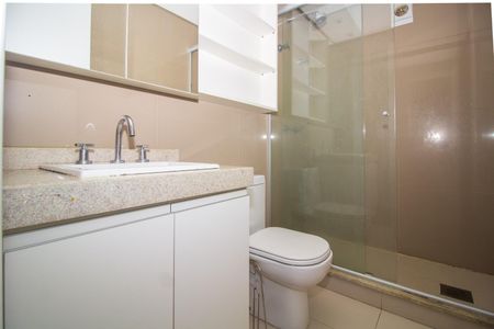 Banheiro de kitnet/studio para alugar com 1 quarto, 35m² em Petrópolis, Porto Alegre