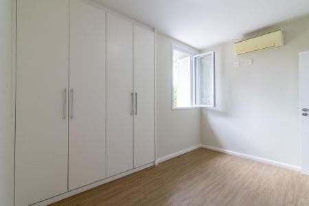 Casa à venda com 385m², 3 quartos e 4 vagas Casa à venda com 385m², 3 quartos e 4 vagasSuite 3