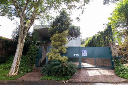 Casa à venda com 385m², 3 quartos e 4 vagas Casa à venda com 385m², 3 quartos e 4 vagasFachada