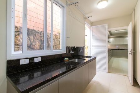 Casa à venda com 385m², 3 quartos e 4 vagas Casa à venda com 385m², 3 quartos e 4 vagasÁrea de Serviço