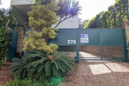 Casa à venda com 385m², 3 quartos e 4 vagas Casa à venda com 385m², 3 quartos e 4 vagasplaca