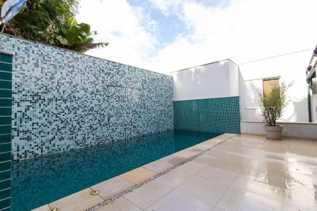 Casa à venda com 385m², 3 quartos e 4 vagas Casa à venda com 385m², 3 quartos e 4 vagasPiscina